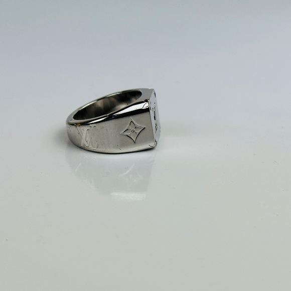 Authentic Louis Vuitton Monogram Ring Size L - Picture 2 of 6